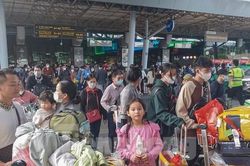 Sân bay, đường về TPHCM, Đồng Nai... đông nghịt người