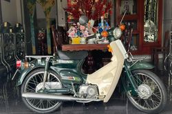 Honda Cub 81 'trùm mền' còn mới cứng được rao bán giá hơn 100 triệu