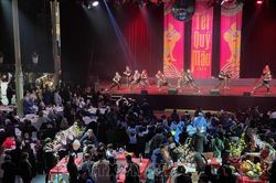 Tưng bừng hội Tết ở ngoại ô Paris