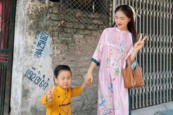 Được yêu cầu hôn Đức Phúc, phản ứng của bé Bo nhà Hòa Minzy khiến dân mạng cười ngất