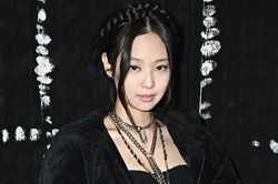 YG lộ tham vọng tạo ra 'Jennie thứ 2', bản chính sắp bị đá văng ra chuồng gà?