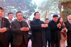 Chủ tịch Quốc hội dâng hương khai xuân tại Hoàng thành Thăng Long