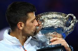 Djokovic lần thứ 10 đoạt Australian Open: Nhà Vua trở lại