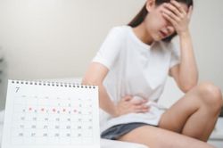 Kinh nguyệt kéo dài 15 ngày ở tuổi dậy thì, phải làm sao?