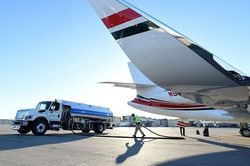 Giá xăng dầu hôm nay 30/1: Dầu WTI dưới 80 USD/thùng