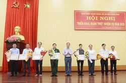 Huyện ủy Châu Phú triển khai, quán triệt nhiệm vụ năm 2023