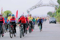 350 vận động viên đạp xe diễu hành quảng bá du lịch Đông Triều