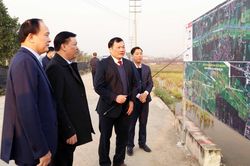 Bí thư Thành ủy Đinh Tiến Dũng kiểm tra dự án đường Vành đai 4 tại huyện Thường Tín