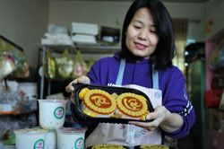 Xuyên đêm làm 'vàng ăn được' vẫn không kịp giao khách ngày Thần Tài