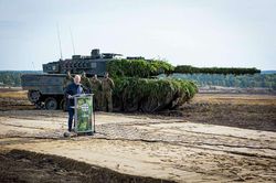 Tác động sâu xa của việc Đức gửi xe tăng chiến đấu chủ lực Leopard-2 cho Ukraine