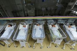 Tỉnh đầu tiên của Trung Quốc xóa bỏ hạn chế sinh đẻ