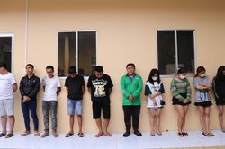 Bắt quả tang 4 nữ, 6 nam 'thác loạn' trong căn nhà không số lúc nửa đêm