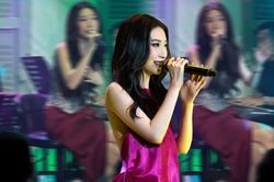 Biểu diễn hit thời thanh xuân, Khổng Tú Quỳnh quyết tâm 'phục thù' sau màn hát live bị chê 'cảm lạnh'