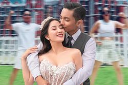 Khánh Thi lộ bụng nhảy nhót cùng Phan Hiển giữa nghi vấn mang thai?