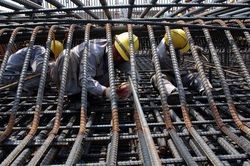 Nhu cầu thép sụt giảm do xây dựng khó khăn