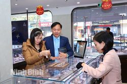Nhộn nhịp ngày vía Thần tài