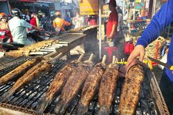 Vì nguyên nhân này mà người dân đổ xô đi mua cá lóc nướng để cúng Thần Tài