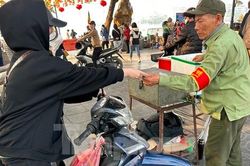 Cận cảnh các bãi xe 'chặt chém' tại Hà Nội