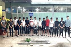 Kịp thời ngăn chặn một vụ 'hỗn chiến' với nhiều hung khí nóng
