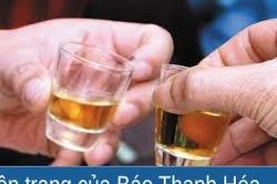 Mời anh chén chúc sức khỏe ạ!