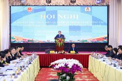 Thủ tướng yêu cầu dồn trọng tâm vào đảm bảo việc làm cho người lao động