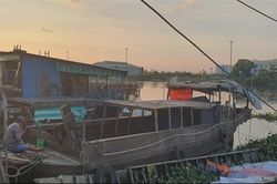 Xóm ngụ cư giữa dòng kênh đôi