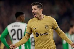 Barca tạo khoảng cách 8 điểm với Real Madrid