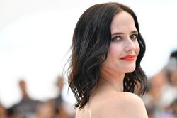 'Bond girl' Eva Green bẽ mặt
