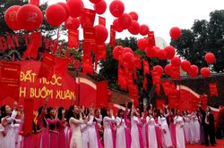 Hướng tới Ngày thơ Việt Nam 2023: Để thơ từ sách giáo khoa bước xuống sân trường