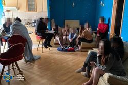 Ukraine phá đường dây mại dâm do các quan chức Cục Di trú điều hành