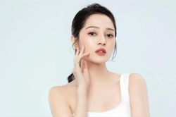 Bảo Anh bị phát hiện dùng nhiều ảnh cũ 'sống ảo' giữa tin đồn mang bầu