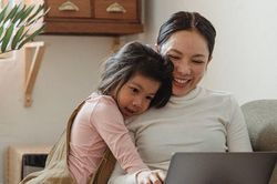 Yêu thương không phải gắn bó 24/7, mà là trao cho nhau sự độc lập cần thiết
