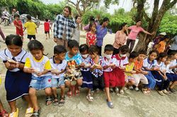 Chăm lo dinh dưỡng cho trẻ em nghèo, khuyết tật