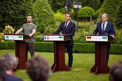 EU yêu cầu quan chức họp ở Ukraine đóng bộ công sở, không mặc áo màu lục quân