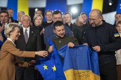 Hé lộ quy tắc trang phục với các quan chức EU khi đến thăm Ukraine