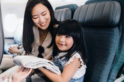 Mẹ trả lời thế nào khi con hỏi 'Chúng ta không được bay hạng thương gia vì nghèo ạ?'