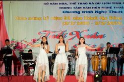 Biểu diễn Chương trình nghệ thuật kỷ niệm 93 năm Ngày thành lập Đảng Cộng sản Việt Nam, chủ đề 'Tuổi Xuân dâng Đảng'