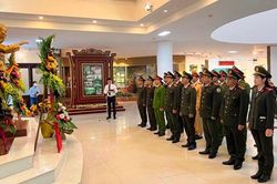 Chính trị - Xã hội Thanh niên Dâng hoa, báo công lên Bác tại Bảo tàng Hồ Chí Minh