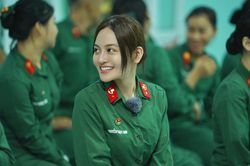 Diễn viên Thùy Anh: 'Mẹ lo tôi ế vì thích ngủ nướng'