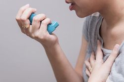 Tổn thương thần kinh nặng do gia đình cho dùng đơn thuốc cũ