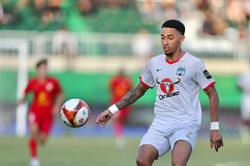 Kết quả bóng đá HAGL 0-0 Hà Tĩnh: Kiatisuk khởi đầu nhạt nhòa