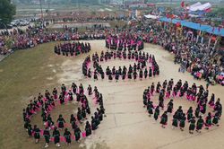 Hàng nghìn người dân Yên Bái tham gia Lễ hội Xo May
