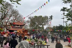 Về hội chùa Bối Khê chiêm ngưỡng hoa sen đất