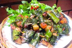 Cách làm thịt ba chỉ cuốn lá mắc mật xiên tăm tại nhà