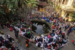 Những ngôi chùa tại Hà Nội nổi tiếng linh thiêng, đông nghịt người đi lễ ngày Rằm tháng Giêng