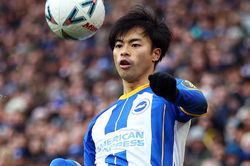 Tuyển thủ Nhật Bản chơi thăng hoa ở Premier League