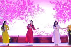 Đồng chí Nguyễn Trọng Nghĩa: Thơ ca luôn đồng hành cùng công cuộc xây dựng và bảo vệ Tổ quốc