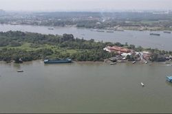 Lật thuyền chở 12 người trên sông Đông Nai, 1 người tử vong