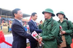 Huyện Phúc Thọ: Tân binh hứng khởi lên đường nhập ngũ