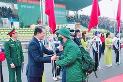 Huyện Thanh Trì tiễn 175 tân binh lên đường nhập ngũ